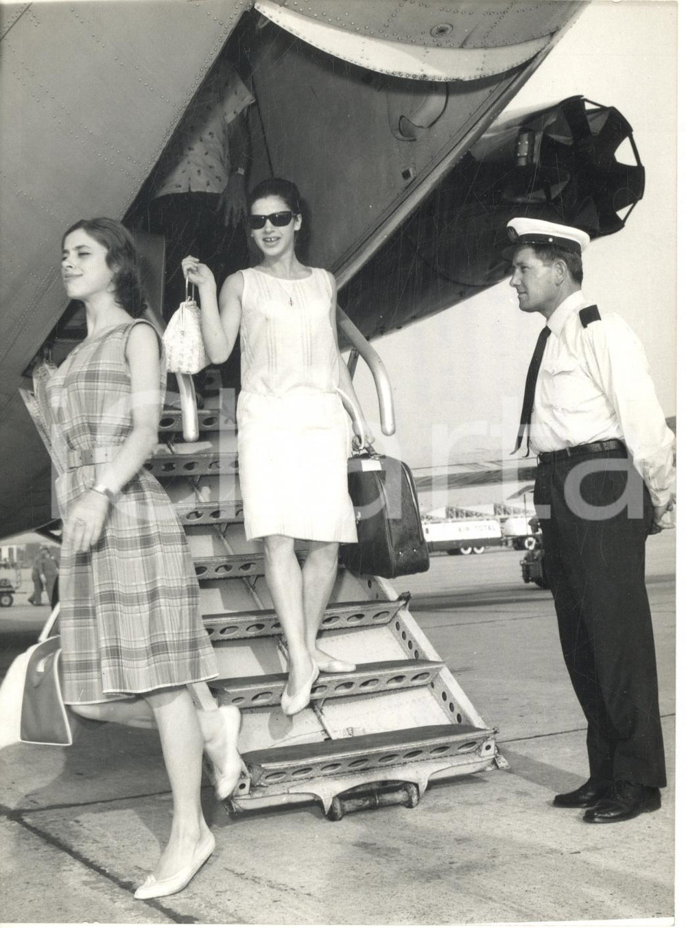1964 MILANO LINATE Arrivo ballerine del Teatro Bolshoi per Festival di Nervi