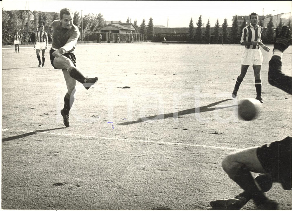 1955 ca FIRENZE CALCIO Allenamento NAZIONALE - Goal di Giampiero BONIPERTI *Foto