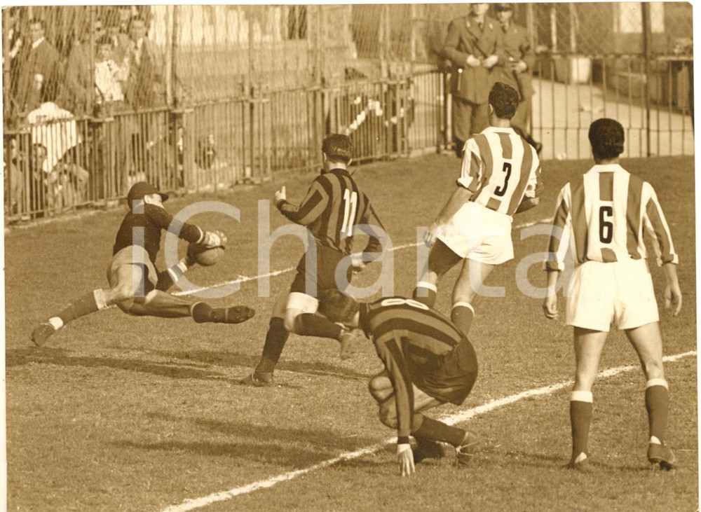 1959 MILANO CALCIO Milan-Lanerossi Vicenza 0-0 Parata di Alessandro BAZZONI Foto
