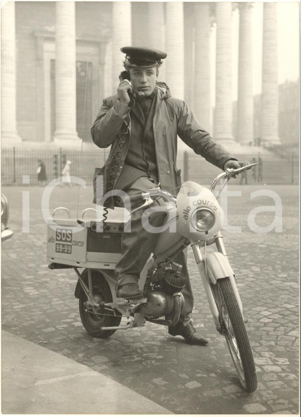 1962 PARIS PANTHEON Le nouveau service de coursier avec radio-téléphone *Photo