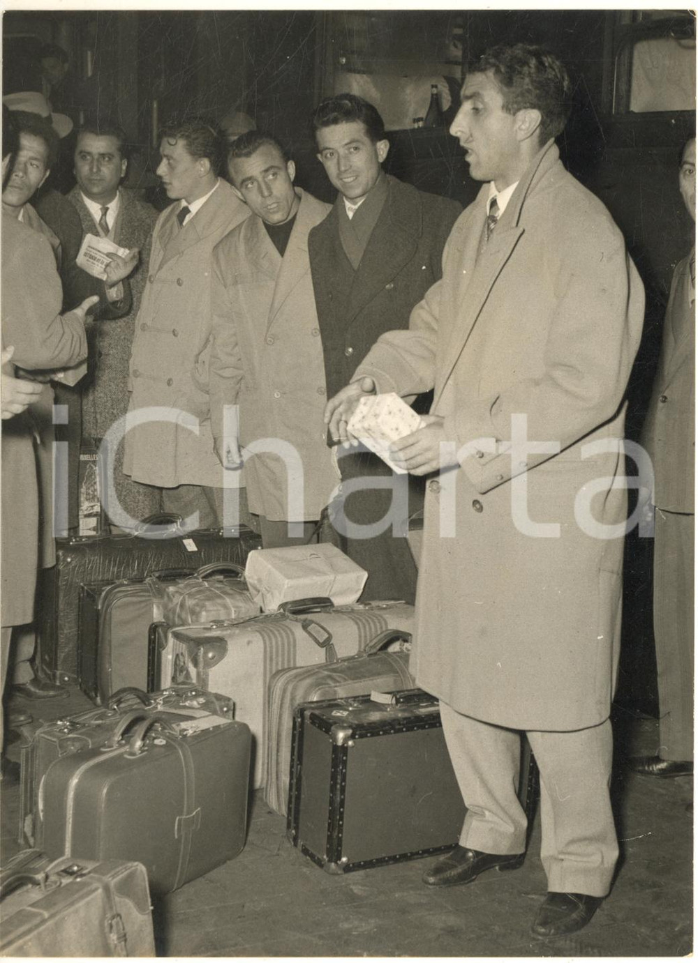 1954 MILANO MONDIALI CALCIO Giocatori della Fiorentina al ritorno da BERNA Foto