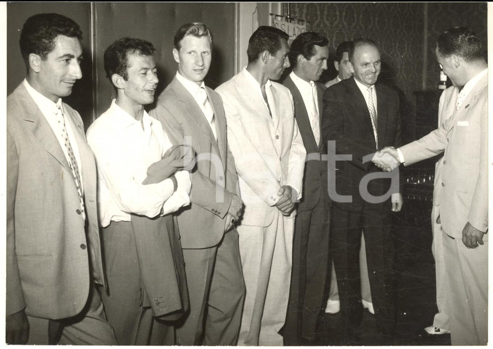 1957 CALCIO ROMA Riunione giocatori della LAZIO per programmazione allenamenti