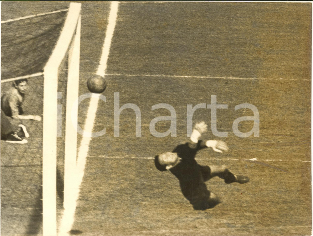 1960 CALCIO SERIE A ROMA-SAMPDORIA 6-1 Ugo ROSIN prende il goal di Egidio GUARNACCI
