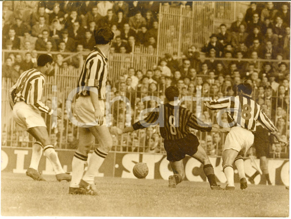 1963 CALCIO JUVENTUS-MILAN 2-2 Giovanni LODETTI e Luis DEL SOL in lotta - Foto
