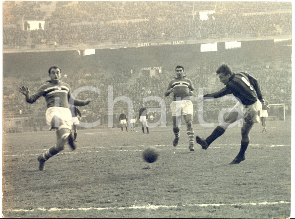 1961 CALCIO Serie A MILAN-SAMPDORIA 3-1 Tiro in area - Foto 24x18 cm