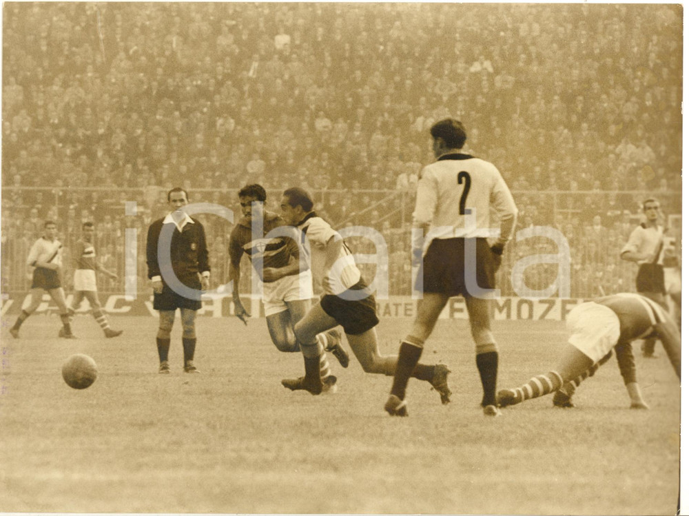 1963 MILANO CALCIO - INTER-SAMPDORIA 1-0 Luis SUAREZ in azione - Foto 24x18 cm