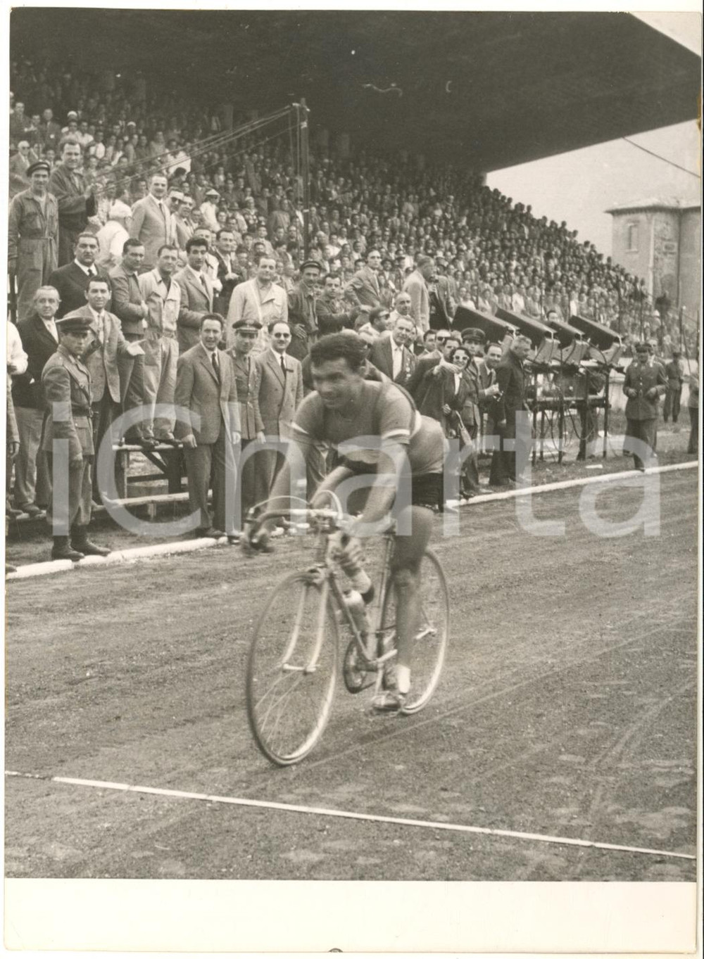 1955 TRENTO GIRO D'ITALIA 19^ tappa - Jean DOTTO vincitore al traguardo - Foto