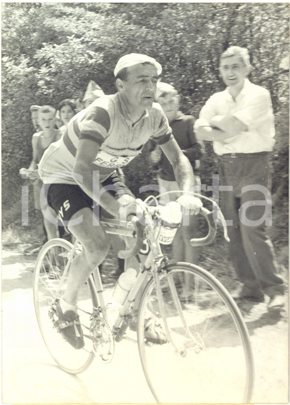1960 CYCLISME TOUR DE FRANCE René MARIGIL en tête à la sortie de LANCEY Photo