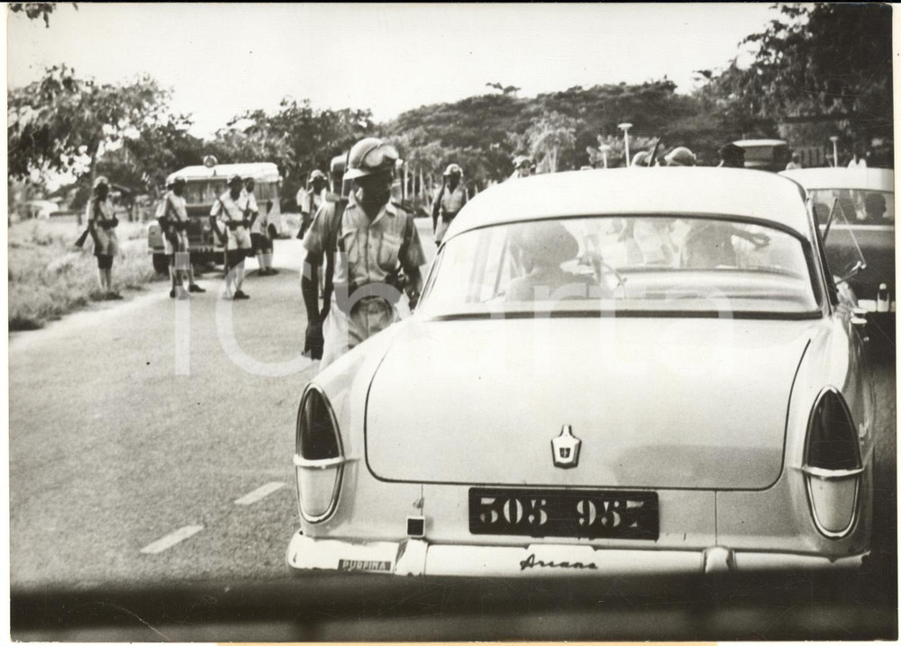 1960 BRAZZAVILLE (CONGO) Controlli della polizia dopo le rivolte di BACONGO