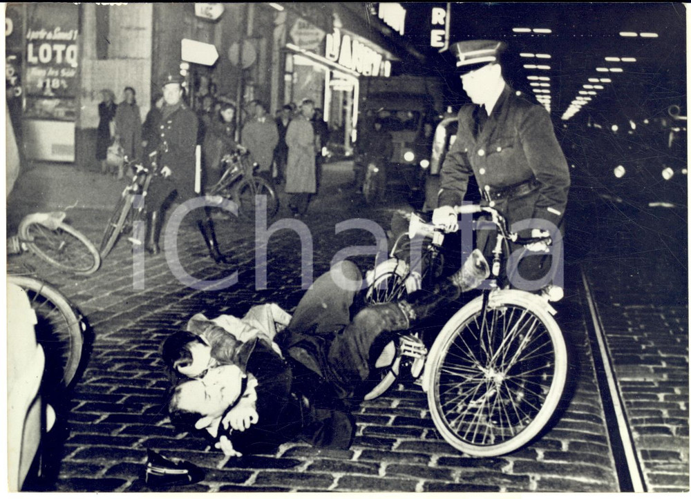 1959 MARSEILLE Accrochage entre policier et manifestant de la "Journée Laique"