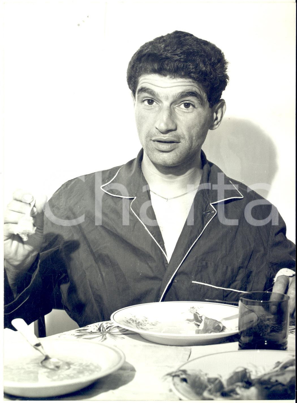1960 MOTOCICLISMO BOLOGNA Tarquinio PROVINI a tavola nella propria casa *Foto