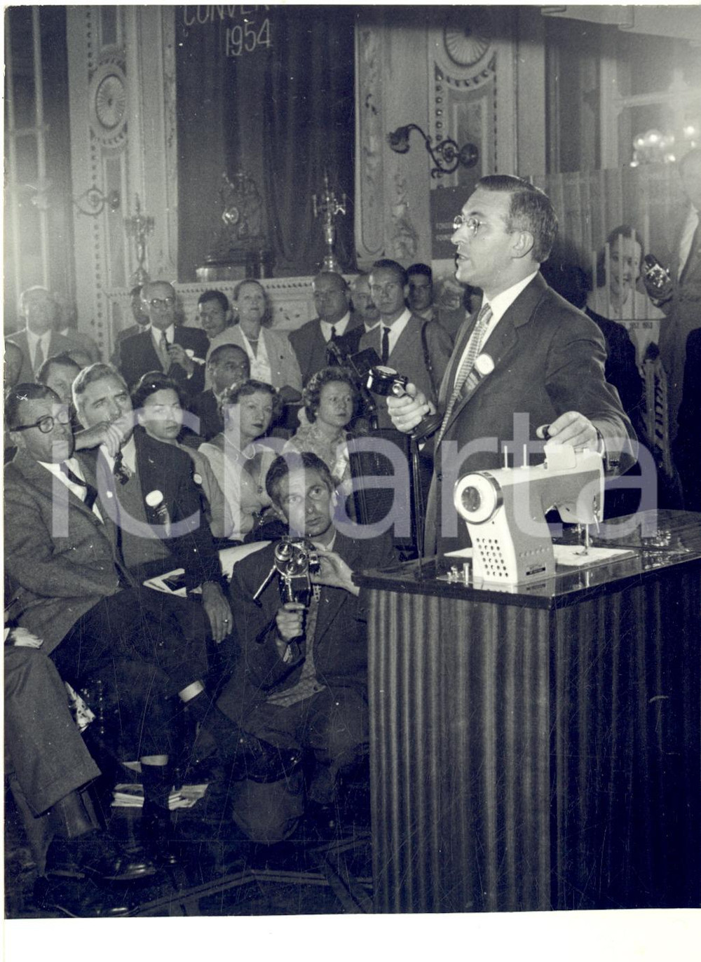 1954 BELLAGIO Discorso di Leon JOLSON ai 106 cittadini USA ospiti NECCHI *Foto