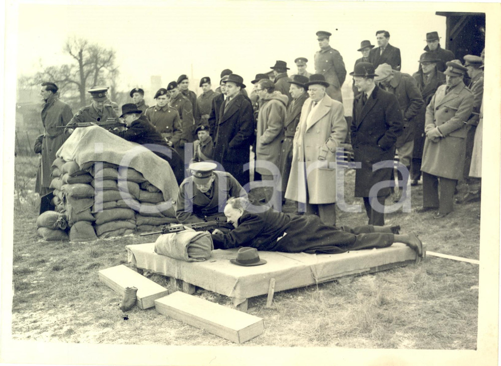 1954 LONDON MILL HILL Members of Parliament test new Belgian rifle Fn 9.30 *Photo
