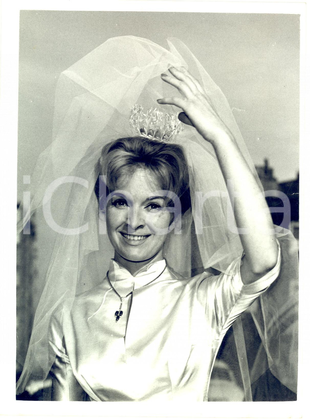 1961 LONDON Lisa GASTONI after Greek Orthodox wedding with Constantine MANOS