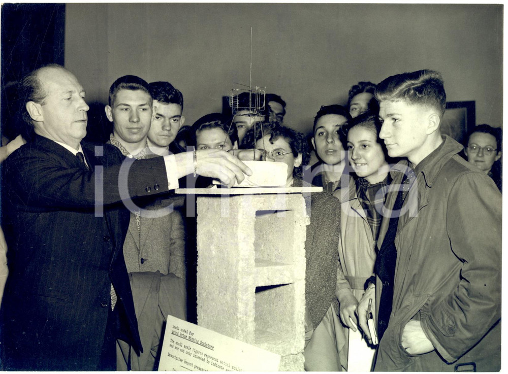 1953 LONDON Tate Gallery - Anthony KLOMAN put on exhibition "Political Prisoner"