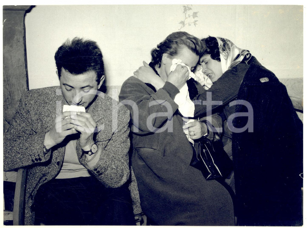 1959 SAN MARTINO DI VALMASINO I familiari dell'alpinista Renzo BIGI - Foto 18x13