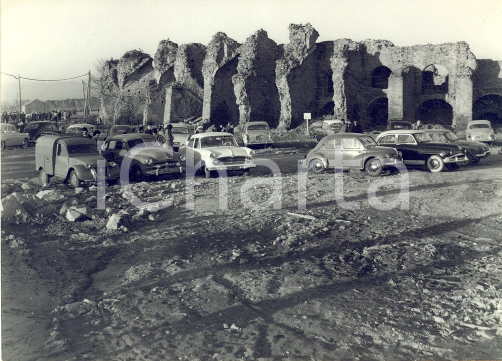 1960 Arènes de FREJUS - Voitures près des ruines après catastrophe du MALPASSET