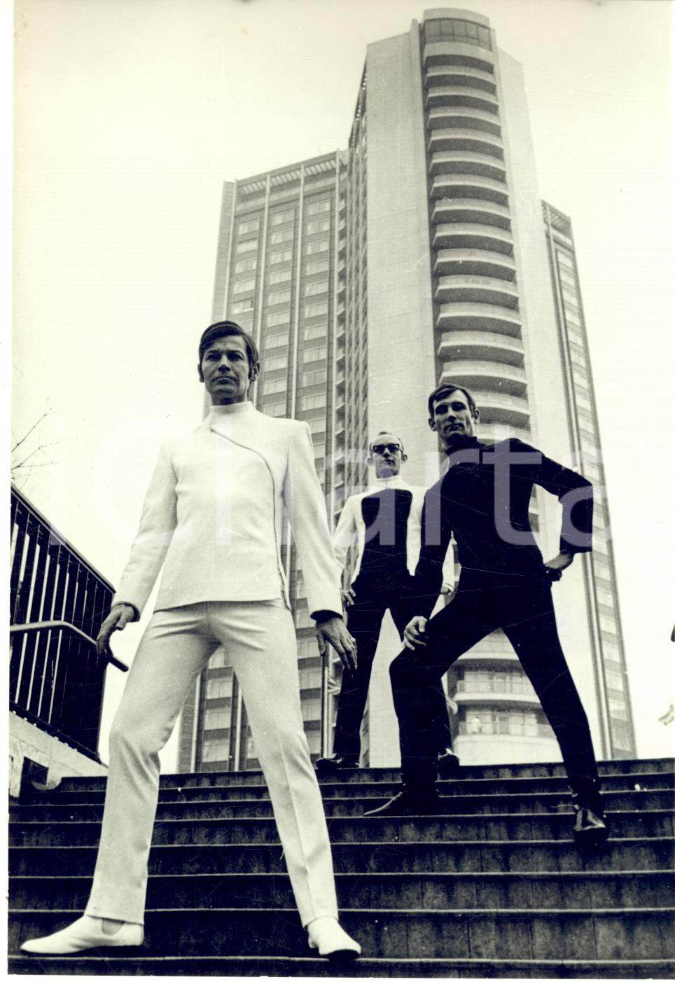 1968 LONDON MODA UOMO - Sfilata tra i grattacieli con abiti in jersey *Foto
