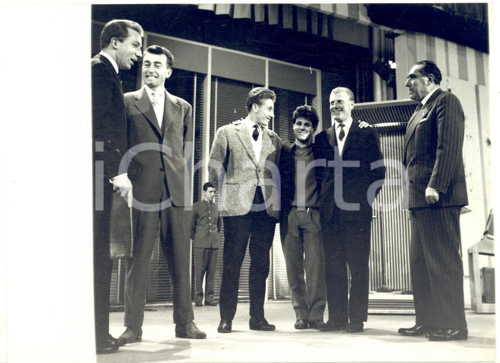 1958 LASCIA O RADDOPPIA? Mike BONGIORNO con i campioni del ciclismo *Foto