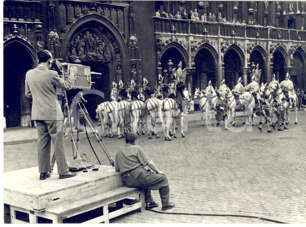 1960 ca BRUXELLES Grand' Place - Cortège de l'Ommegang pour célébrer l'EUROVISION