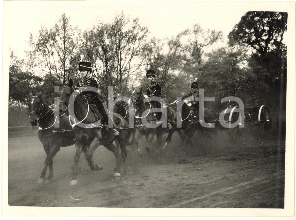 1954 LONDON King's Troop Royal Horse Artillery rehearse for the Royal Tournament