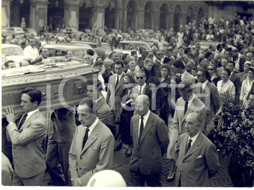 1956 TORINO Piazza San Carlo - Funerali Gianpiero COMBI dirigente JUVENTUS 2