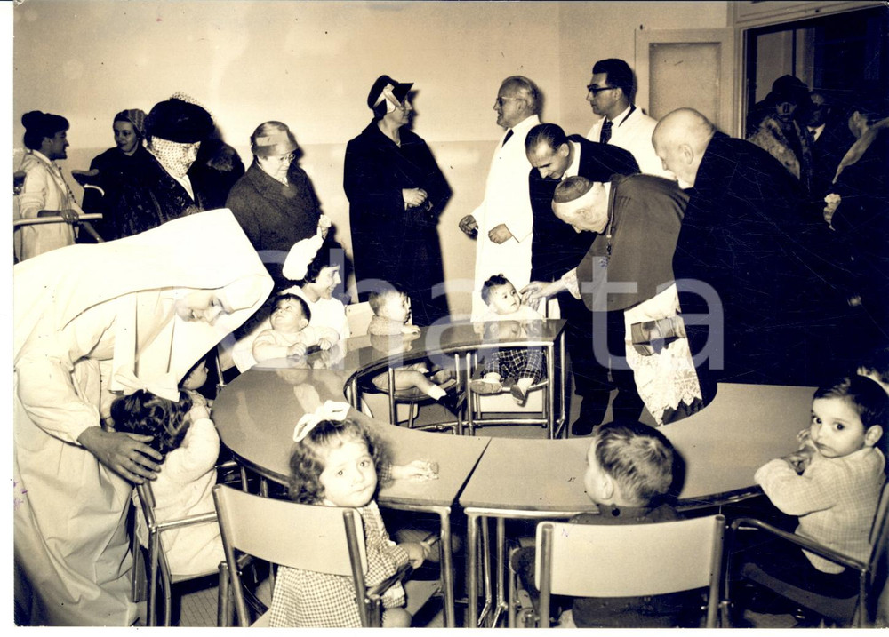 1959 TORINO Ospedale MARIA ADELAIDE Card. Maurilio FOSSATI visita i bambini *Foto