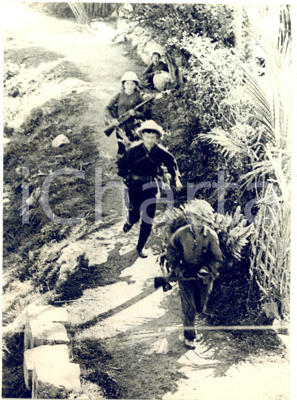 1970 GUERRA DEL VIETNAM Donne soldato mobilitate a TRAN THI HUE *Foto