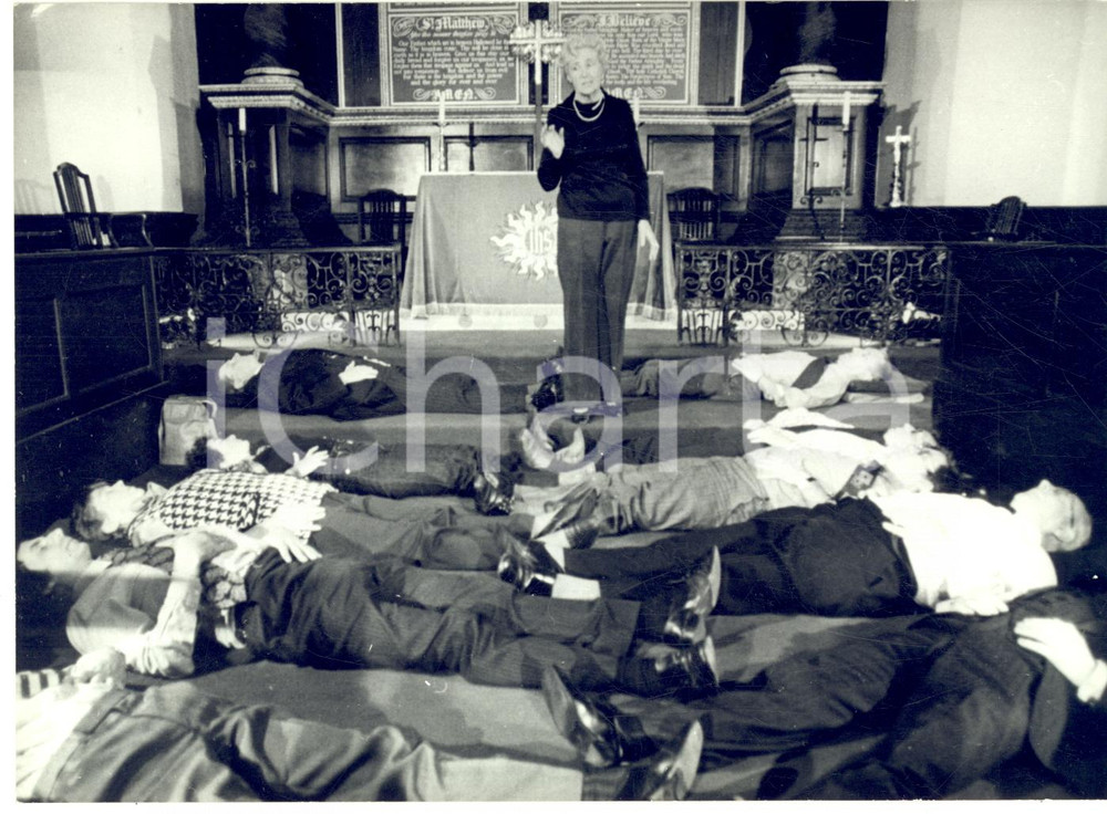 1977 LONDON St. Mary Woolnoth - Rilassamento in chiesa con Laura Mitchell