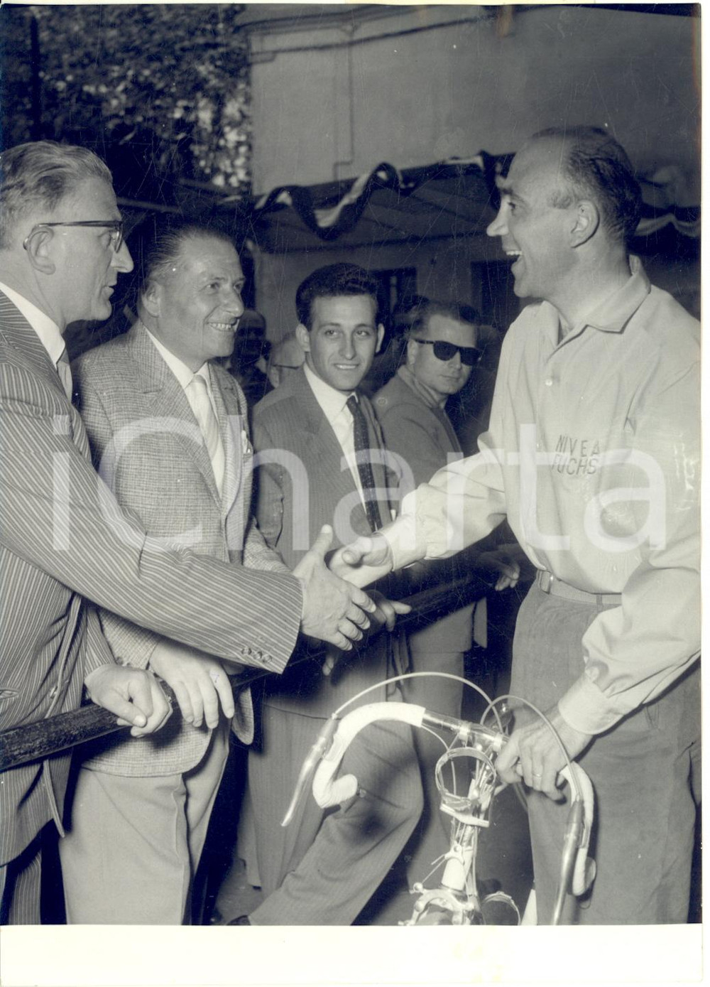 1956 MILANO CICLISMO Punzonatura GIRO D'ITALIA - Alfredo BINDA con Fiorenzo MAGNI