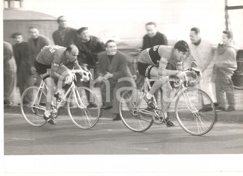 1955 MILANO CICLISMO TROFEO BARACCHI Passaggio di Aldo MOSER e Fiorenzo MAGNI