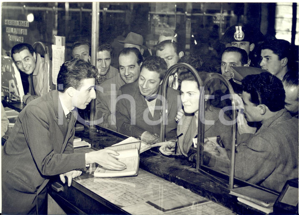1956 Stazione di BOLOGNA Roberto BOSI concorrente di LASCIA O RADDOPPIA *Foto