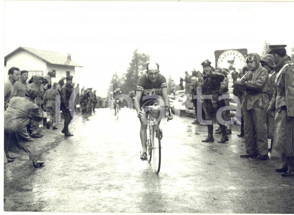 1957 CICLISMO GIRO D'ITALIA Charly GAUL sul Passo del BROCON - Foto 18x13 cm