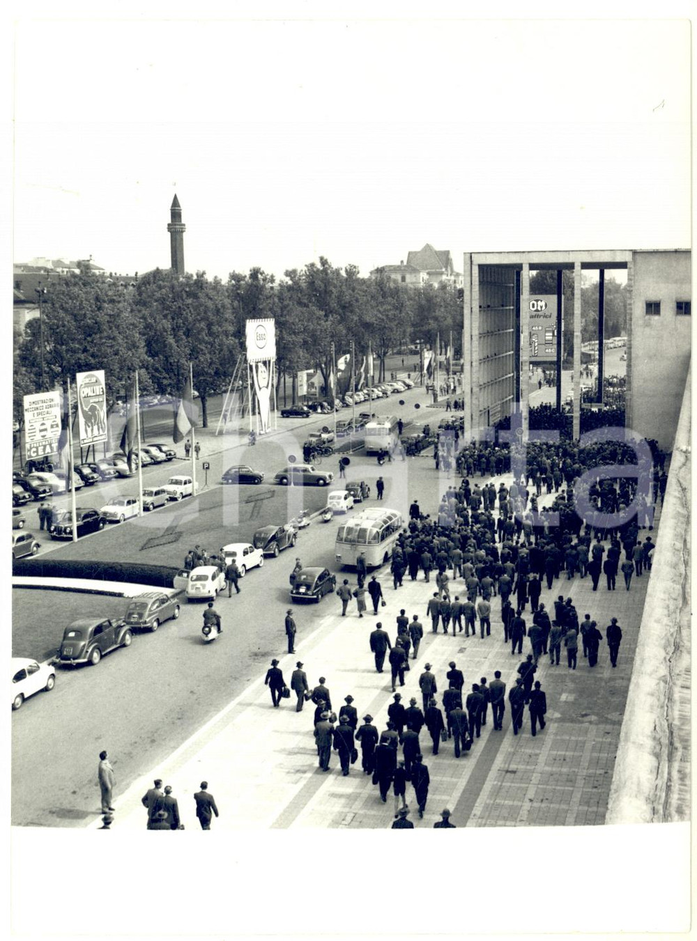 1957 TORINO ESPOSIZIONI Salone Internazionale del Trattore - Arrivo dei contadini