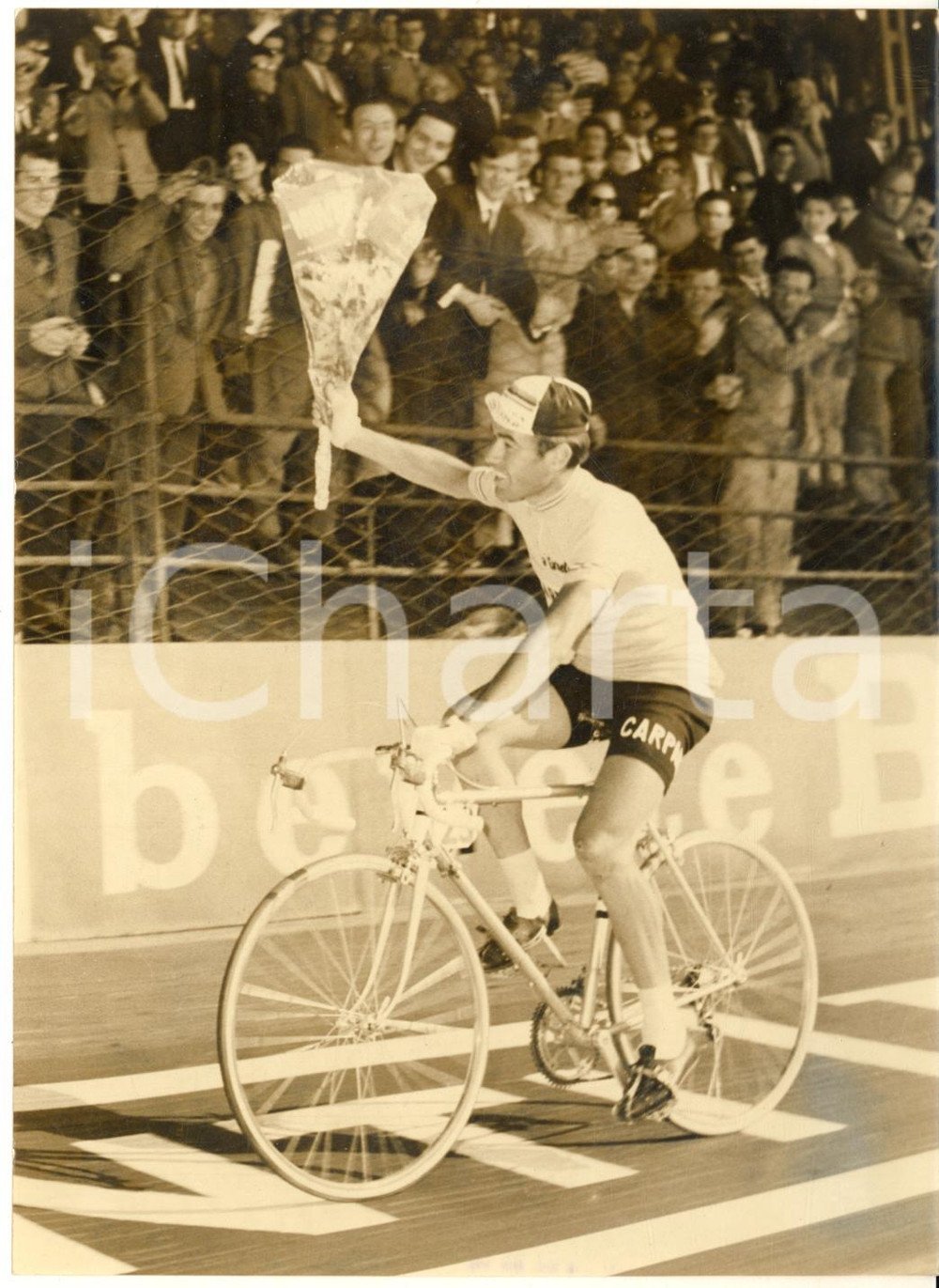1962 CICLISMO GIRO D'ITALIA MILANO Guido CARLESI festeggia la vittoria *Foto
