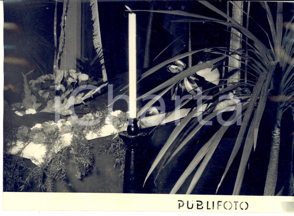 1955 MONZA La salma del pilota Alberto ASCARI composta in ospedale (1) *Foto