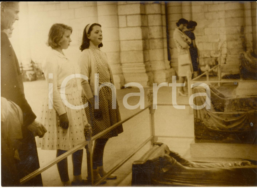 1962 Abbazia di FONTENVRAULT - Principessa Anna d'Inghilterra in visita *Foto