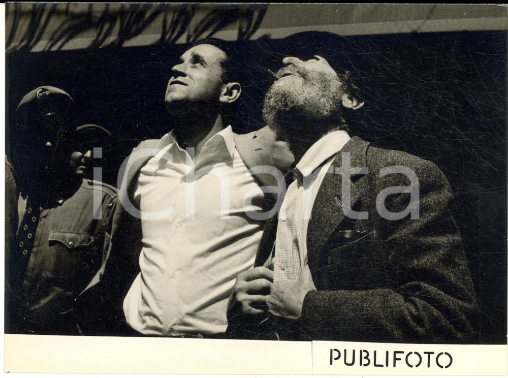 1954 GENOVA Cittadini durante l'eclissi di sole - Foto COSTUME 18x13 cm