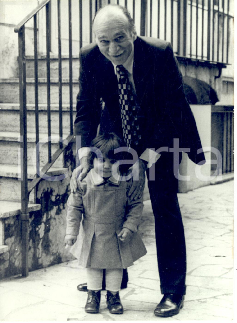 1974 ROMA Giorgio ALMIRANTE in famiglia con la nipotina Giorgia *Foto 13x18 cm