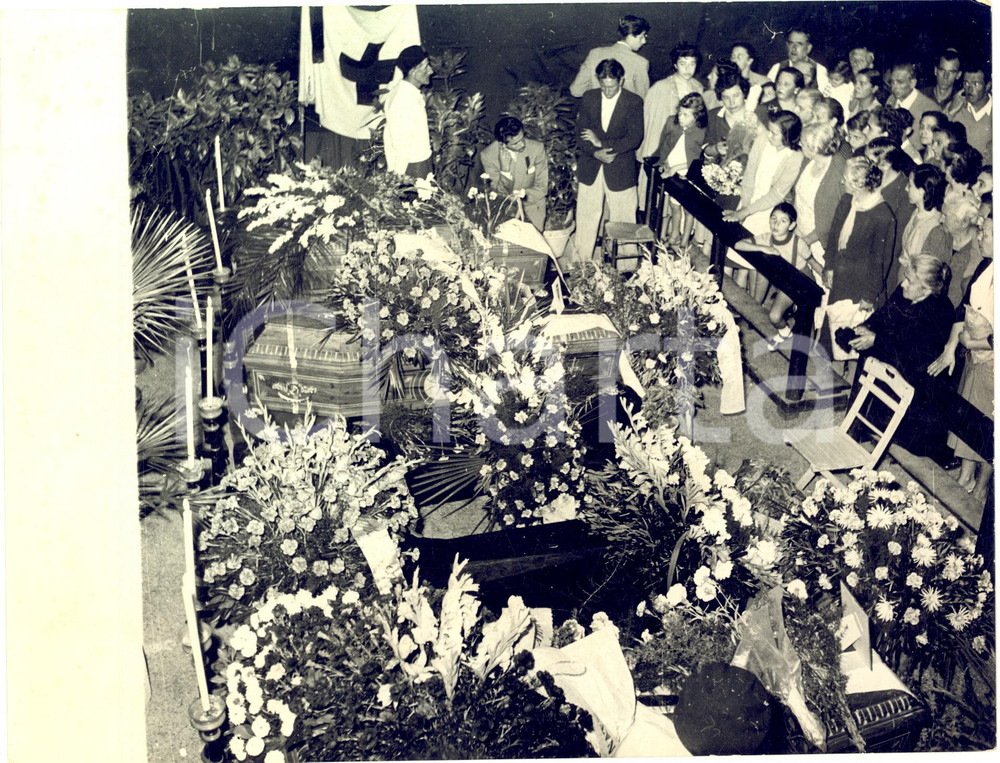 1954 CHIAVARI Funerali vittime di un incidente automobilistico *Foto 24x18 (1)