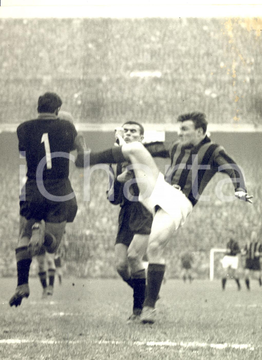 1959 CALCIO SERIE A INTER-MILAN 1-0 - Uscita di Enzo MATTEUCCI su José ALTAFINI
