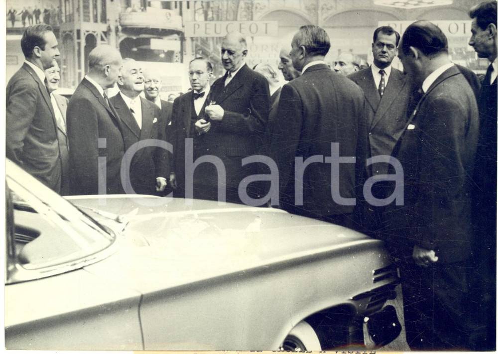 1959 PARIS Salon Auto - Général DE GAULLE admire CADILLAC carrossée PININFARINA
