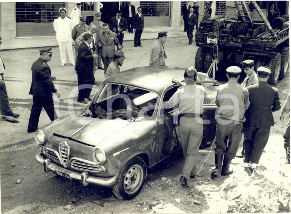 1963 PALERMO Via Roma Nuova - Auto GIULIETTA esplosa per attentato *Foto 18x13