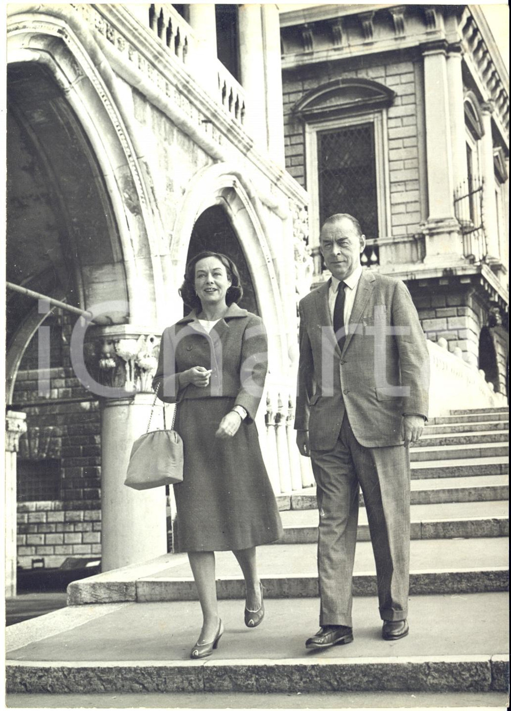 1960 ca VENEZIA Scrittore Eric Maria REMARQUE con la moglie Paulette GODDARD Foto