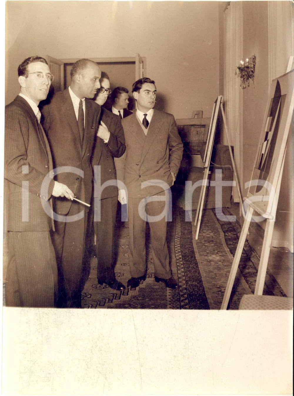 1954 SANTA MARGHERITA LIGURE Prof. Frank M. SNOWDEN inaugura Mostra d'Arte (2)