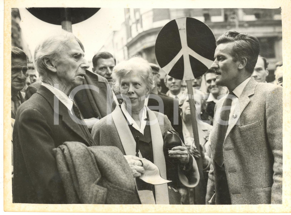 1961 LONDON Bertrand RUSSELL during a demonstration against nuclear weapons