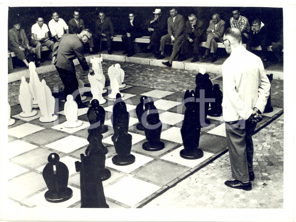 1961 HAMBURG Hammer Park - The giant wooden chess-men - Photo 20x15 cm
