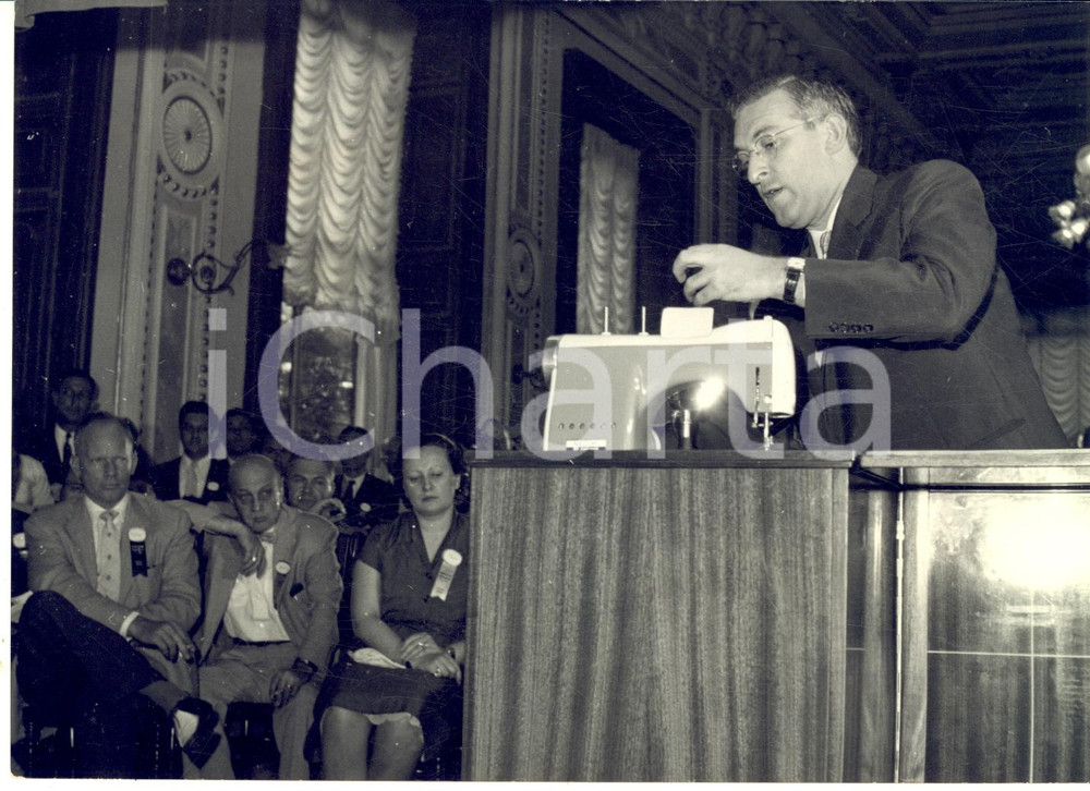1954 BELLAGIO Congresso ditta NECCHI - Leon JOLSON presenta i nuovi modelli *Foto