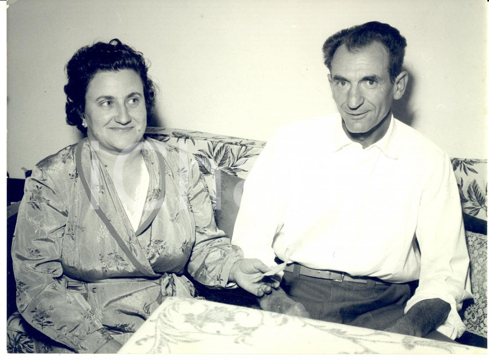 1962 ABBADIA CERRETO Famiglia di vincitori al TOTOCALCIO dopo il 13 *Foto
