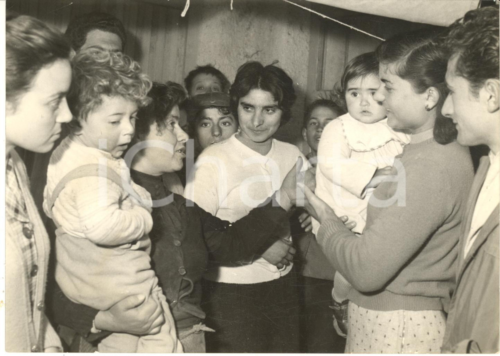 1959 CAMPI FLEGREI Famiglie spaventate per la fuga di un leone dal circo *Foto